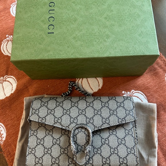 Gucci - Picture 2 of 5